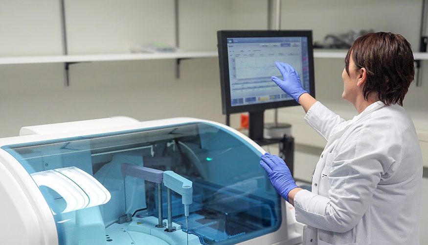 Image: Data from thousands of blood samples allowed the researchers to compare different biological processes involved in multiple sclerosis. (Photo courtesy of Kathleen Herrgott, RC2NB)