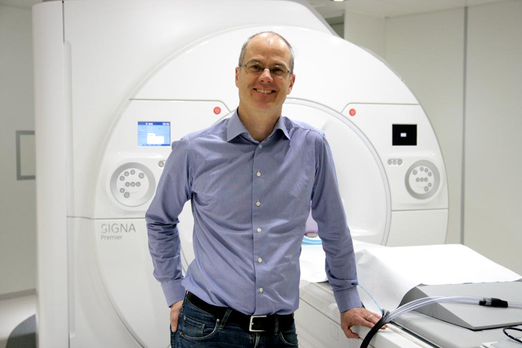 Image: Dr. Stefan Skare’s algorithm improves MRI acquisition times (Photo courtesy of Catarina Thepper / KI).