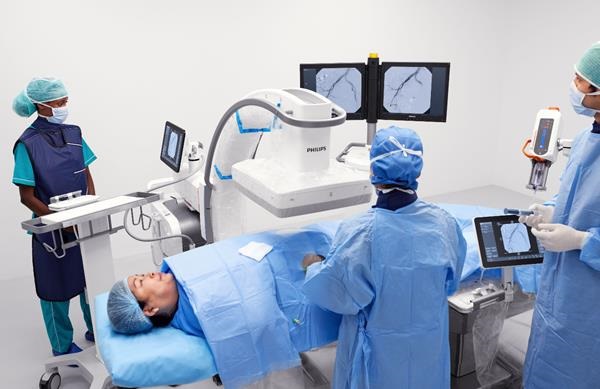 Image: Physicians using the Zenition 90 Motorized mobile X-ray system (Photo courtesy of Royal Philips)